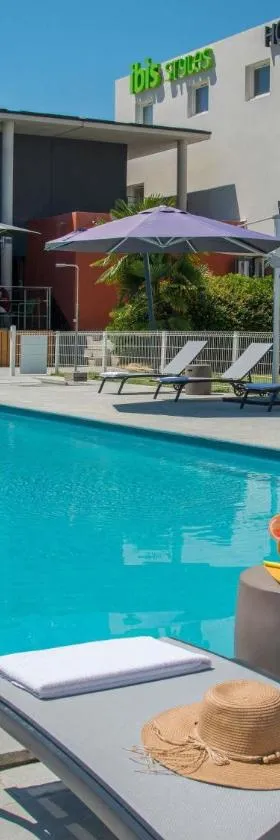 ibis Styles Pertuis Portes du Luberon，位于佩尔蒂的酒店