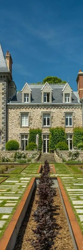 Domaine de Kerrosen à proximité du port de Dinan, sur la Rance，位于塔登的酒店