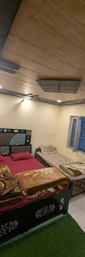 Kanak kartikey home stay，位于Pokhri的酒店