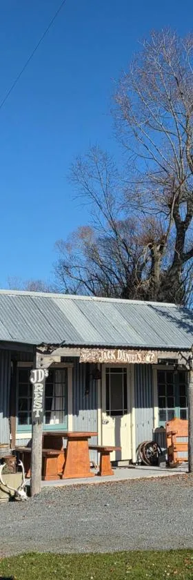 Jack Daniels Rest Gateway to Tekapo and the MacKenzie District，位于伯克斯帕斯的酒店