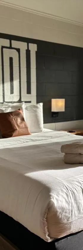 Elk Antler Inn，位于瑟莫波利斯的酒店