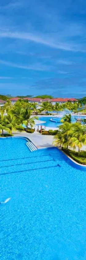 Aquamira Hotel & Resort，位于Tanza的酒店