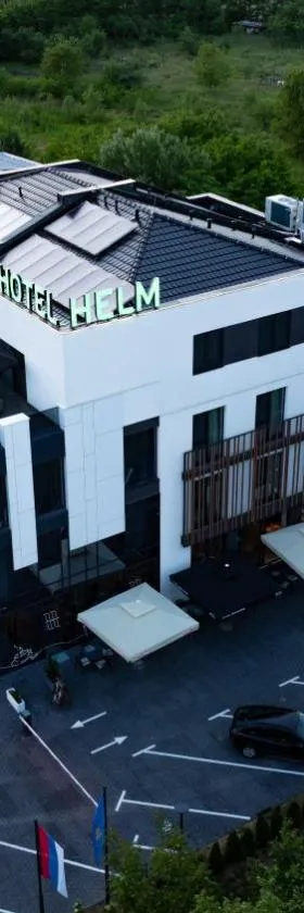 Hotel Helm，位于尼什的酒店