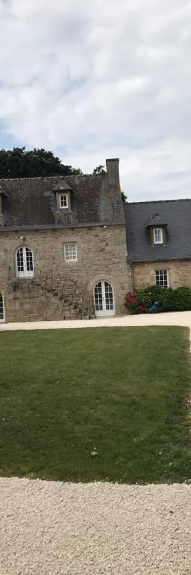 Chambres d'hôtes à Keraudy，位于Ploumilliau的酒店