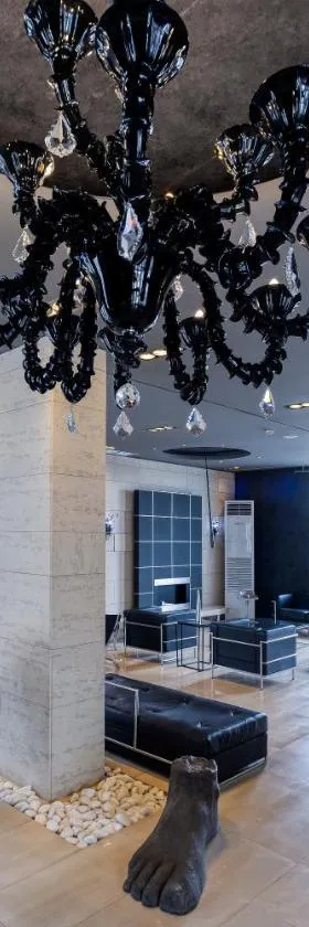 艺术画廊酒店，位于特里卡拉的酒店