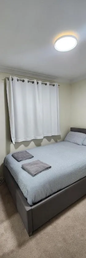 Double Room in Crawley,Gatwick,West Sussex，位于Ifield的酒店