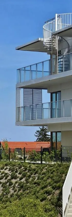 Mechelinki, Apartament z ogródkiem, widokiem na morze i aneksem kuchennym，位于梅彻林基的酒店