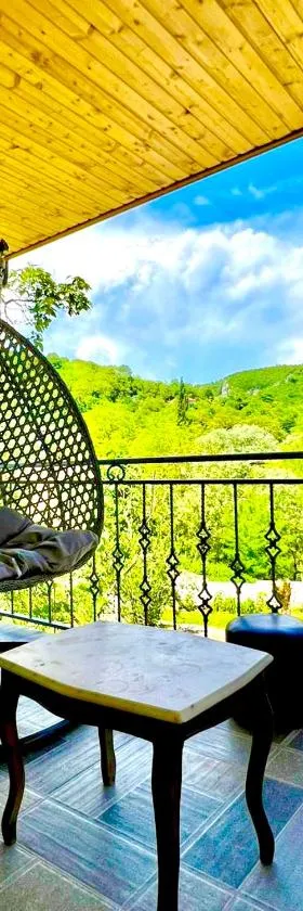 Butichi Guest House，位于Chiatʼura的酒店
