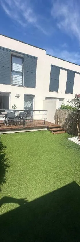 Maison indépendante avec jardin dans résidence proche de la plage，位于塞里尼昂的酒店