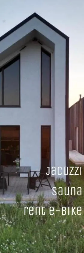 Słowińska Łąka，位于Łokciowe的酒店