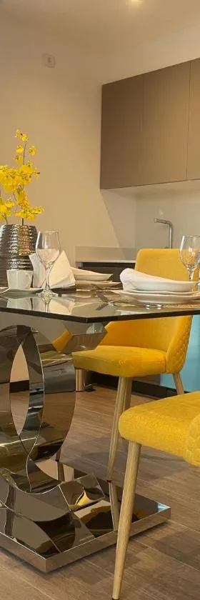 Lujoso apartamento 2 habitaciones aire acondicionado Oakland mall Zona 10，位于La Aurora的酒店
