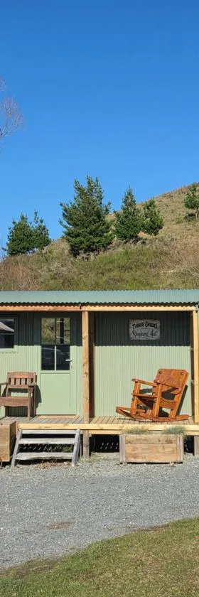 Shepherds Hut Gateway to Tekapo and the MacKenzie District，位于伯克斯帕斯的酒店