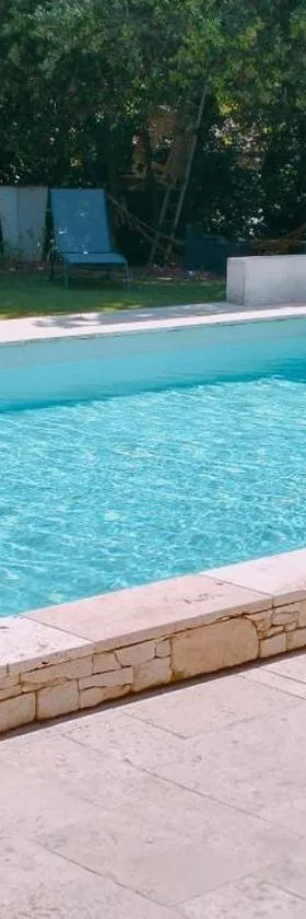 Gite avec piscine Grignan，位于格里尼昂的酒店