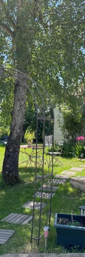 STUDIO EN AUVERGNE Le ruisseau，位于圣普斯特布拉法的酒店