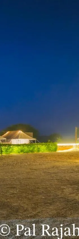 Pal Rajah Desert Camp，位于Kūri的酒店