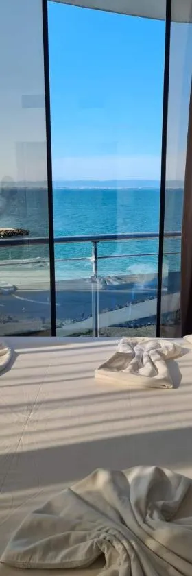 Rooms in SUNNY BAY，位于帕莫瑞的酒店