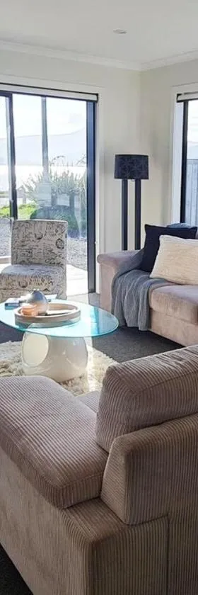 Kakianau Retreat, Luxury Waterfront Apartments，位于Portobello的酒店