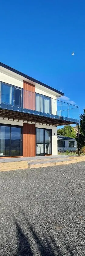 Kakianau Retreat, Luxury Waterfront Apartments，位于Portobello的酒店