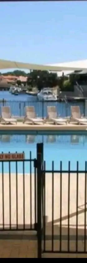 Apollo Quays Resort Studio apartment with Kitchenette and shared jetty，位于曼哲拉的酒店