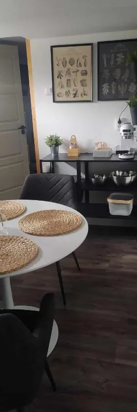 Home Apartman，位于Nagyesztergár的酒店