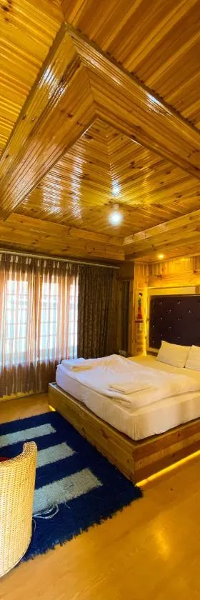 Nezer Hostel & Roof Top Cafe，位于列城的酒店
