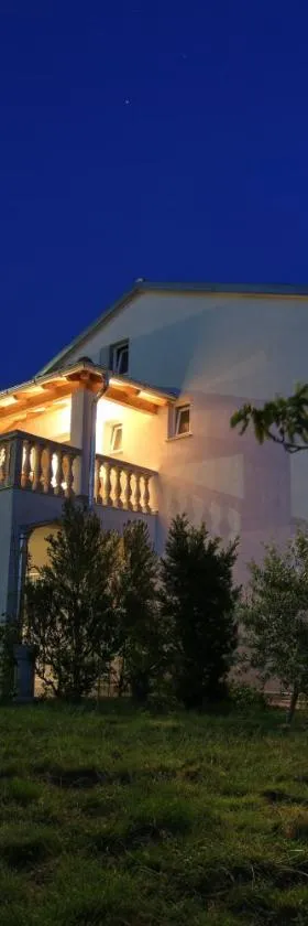 Apartments Tomas，位于塞尼的酒店