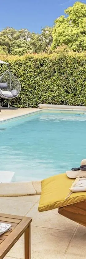 VILLA tous conforts avec Piscine privée et accès Plage，位于切尔维奥内的酒店