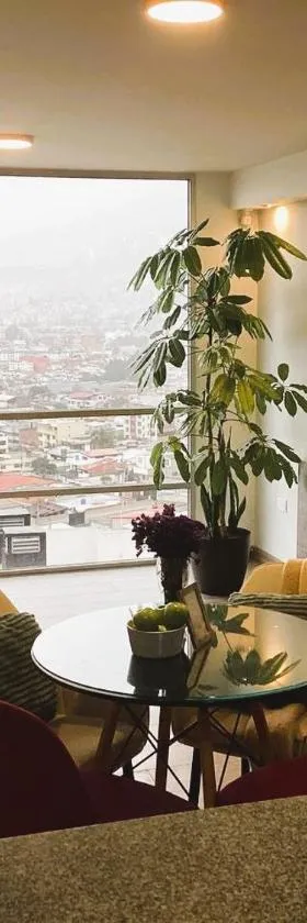 Apartamento para 6 personas cerca Estadio Atahualpa, Embajada Americana y Solca con vista a Cotopaxi，位于Hacienda Farsalia的酒店