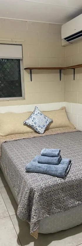 Cosy room tropical garden，位于Jingili的酒店