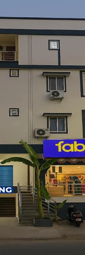 FabHotel Three Waves- Nr LB Nagar Metro Station，位于Surūrnagar的酒店
