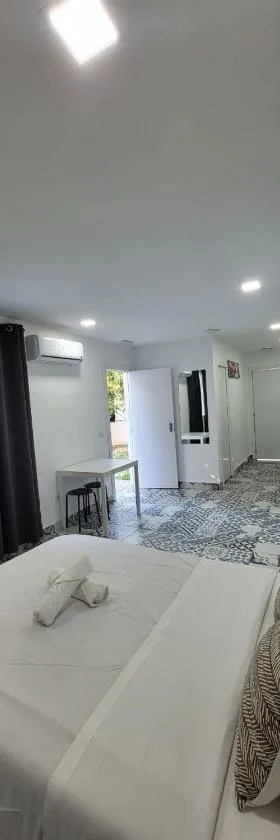 AYZ Silvela - Auto check-in property，位于马拉加的酒店