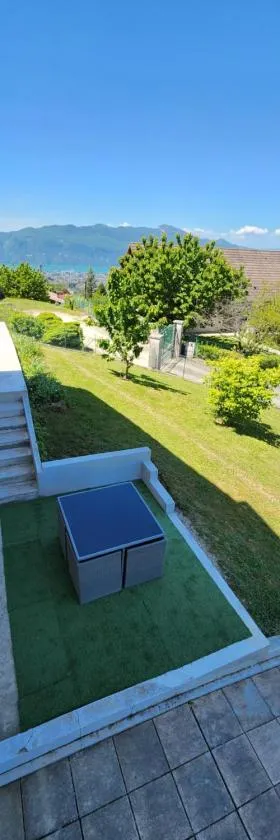 Appartement indépendant dans maison au calme，位于Pugny-Chatenod的酒店