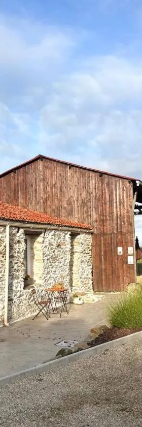 Chambres d'Hôtes ''SOUS L'OMBRE DES MIMOSAS''，位于Le Busseau的酒店