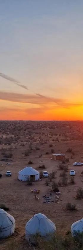 Authentic Uzbek Yurt Camp eco-friendly，位于Nurota的酒店