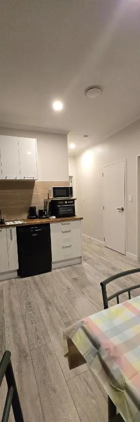 BEHOME - Modern Guest Suite，位于Kumeu的酒店