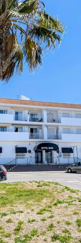 Hotel Bari，位于科尼尔-德拉弗龙特拉的酒店