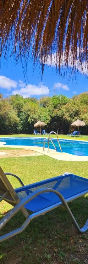 Los Pedregales Complejo Rural，位于埃斯特波纳的酒店