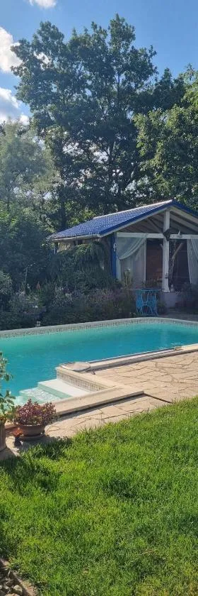 Bámbi Apartman，位于Harsány的酒店