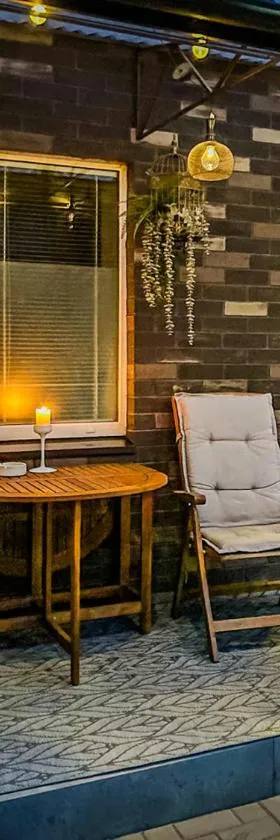 Charming Apartment with Private Yard，位于马里扬泊列的酒店