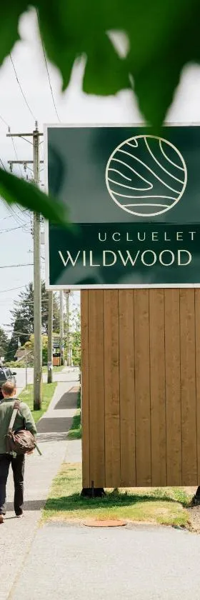 Ucluelet Wildwood Inn，位于尤克卢利特的酒店