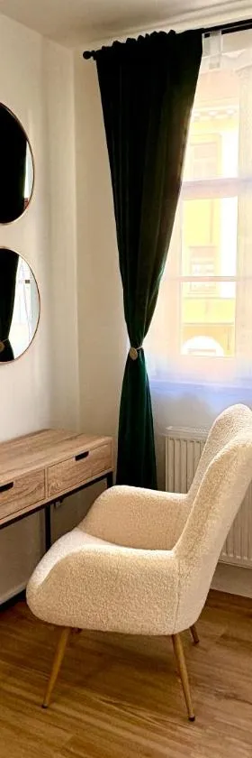 Apartmány ASYMETRIK s parkováním a možností snidaně，位于捷克利帕的酒店