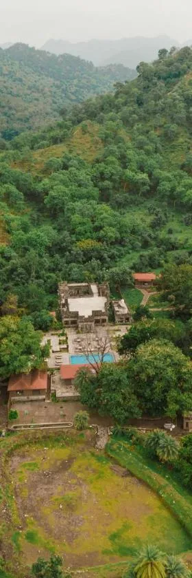 Aloof Jungle Lodge，位于Ghānerao的酒店