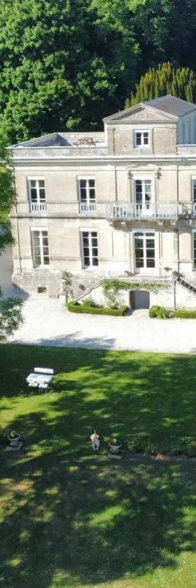 Haras de Beaumenil，位于Saint-Gervais-du-Perron的酒店