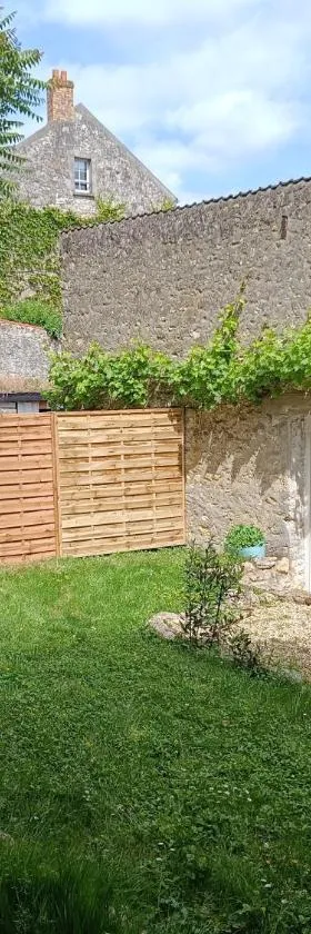 Logement entier dans village calme，位于吉维瓦尔的酒店