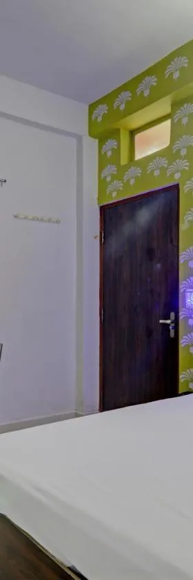 Super Hotel O Surya Inn，位于Pura Raghunāth的酒店