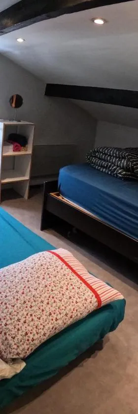 Chambre 4 personnes 2 lits proche métro 5，位于博比尼的酒店