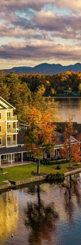 voco Saranac Lake NY - Waterfront by IHG，位于萨拉纳克莱克的酒店