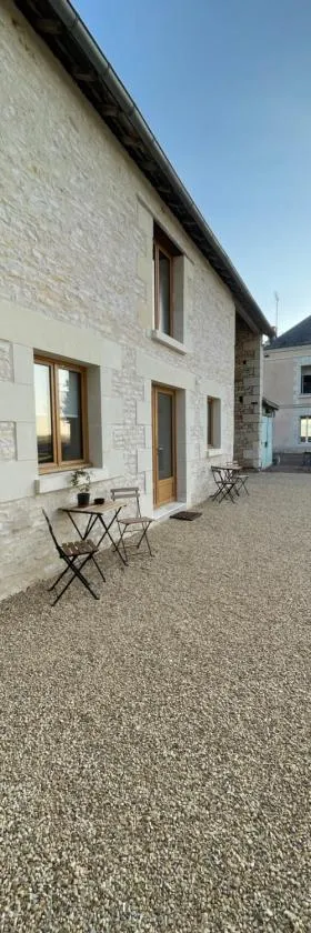 Les Pièces du Moulin，位于Angliers的酒店