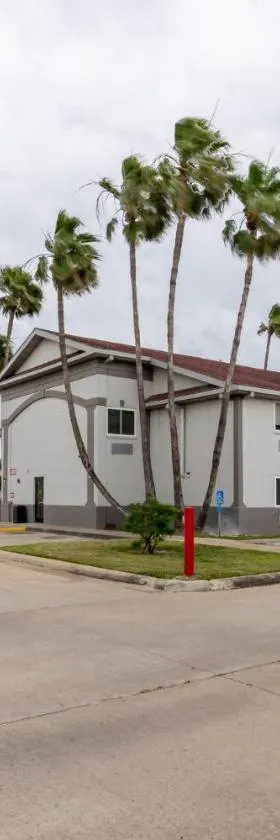 Red Roof Inn Pharr - McAllen，位于法尔的酒店