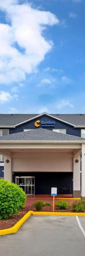 Comfort Inn & Suites North Greenfield，位于格林菲尔德的酒店